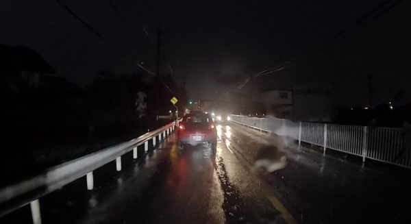 雨の日に撮ったドラレコ画像